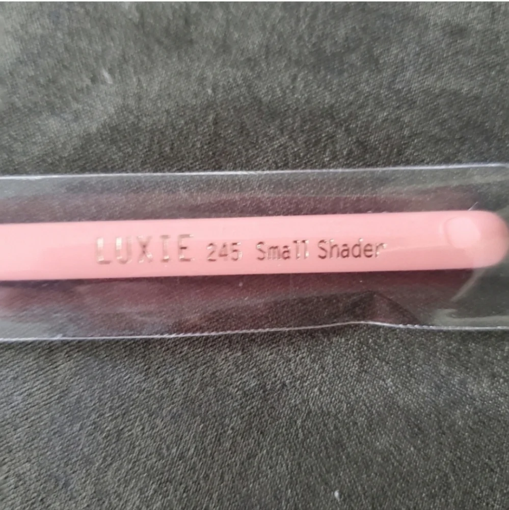 Luxie small eye