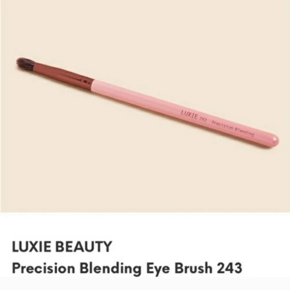 Luxie small eye