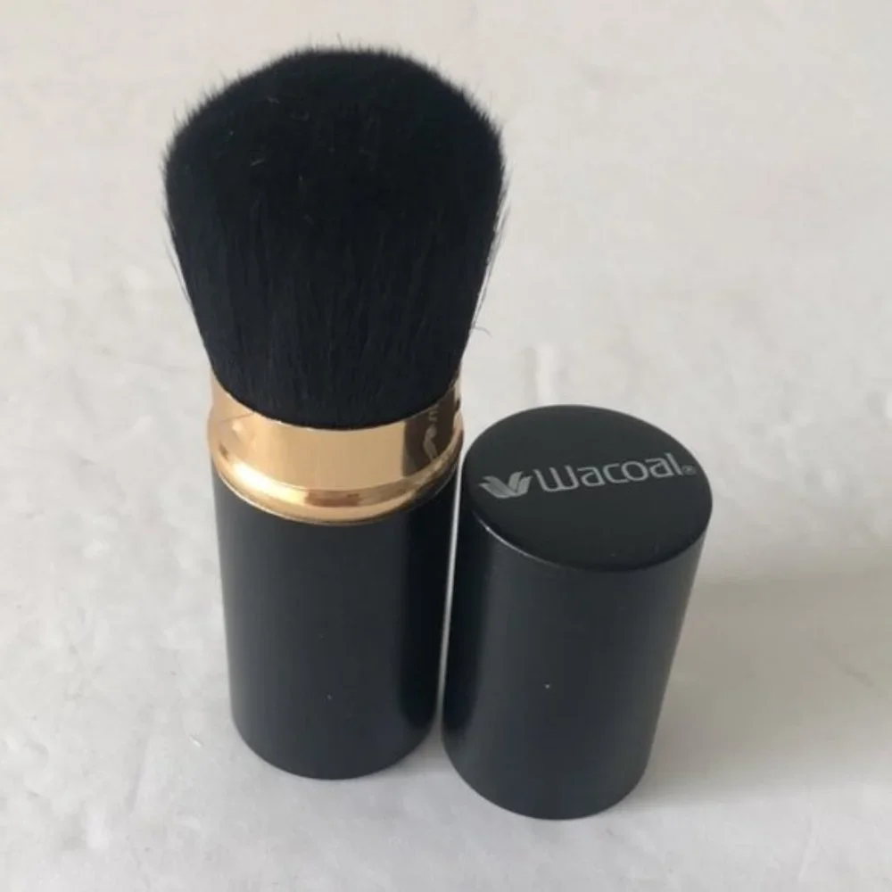 Wacoal Retractable Kabuki Brush for powder, bronzer, or blush