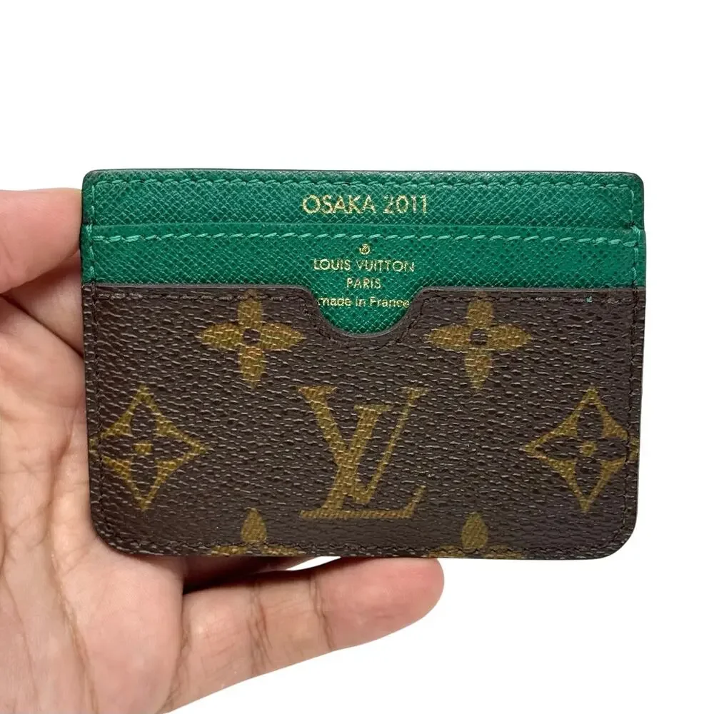 Louis Vuitton beautiful cardholder