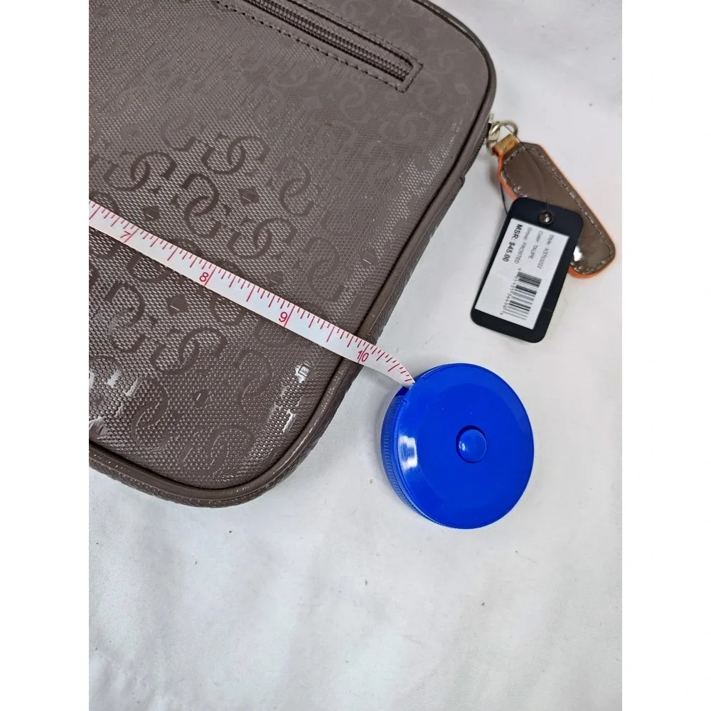 NWT GUESS Frosted Taupe Tablet iPad Laptop Sleeve Case Pouch Bag‎ X3753222
