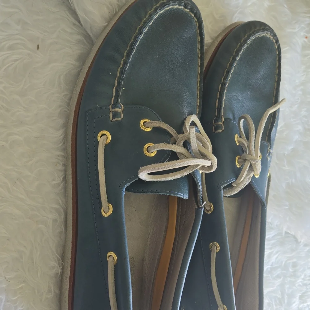 Sperry Blue Boat Shoes‎ with White Laces