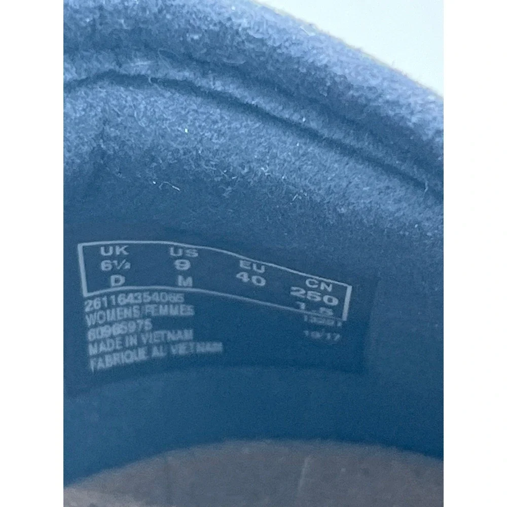 Clarks collection cushion