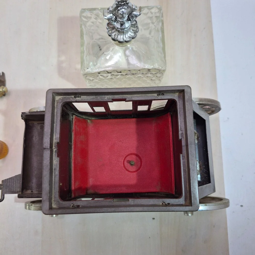 Fred Roberts Co music box