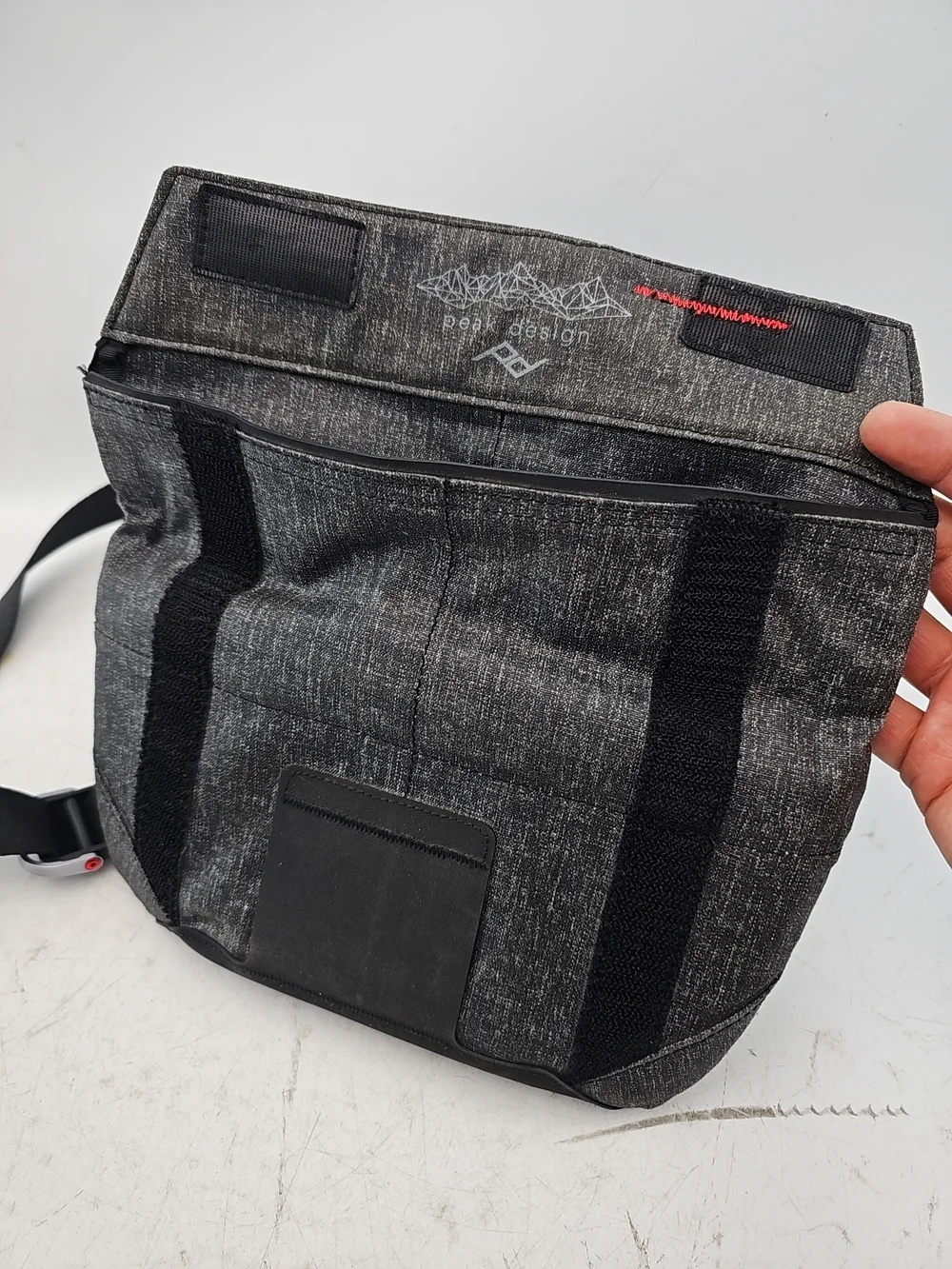 Peak Design charcoal grey