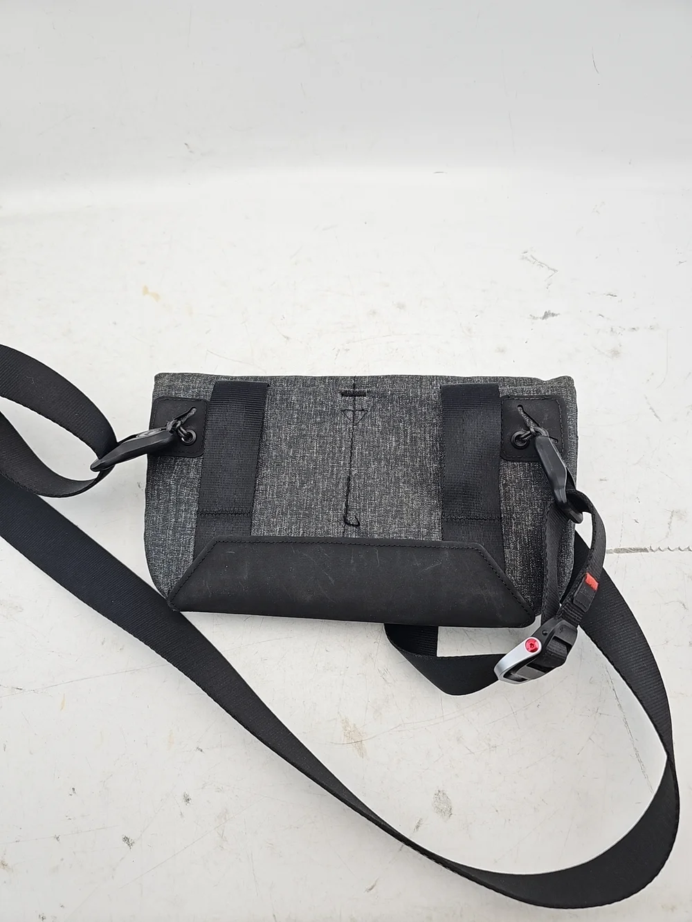 Peak Design charcoal grey
