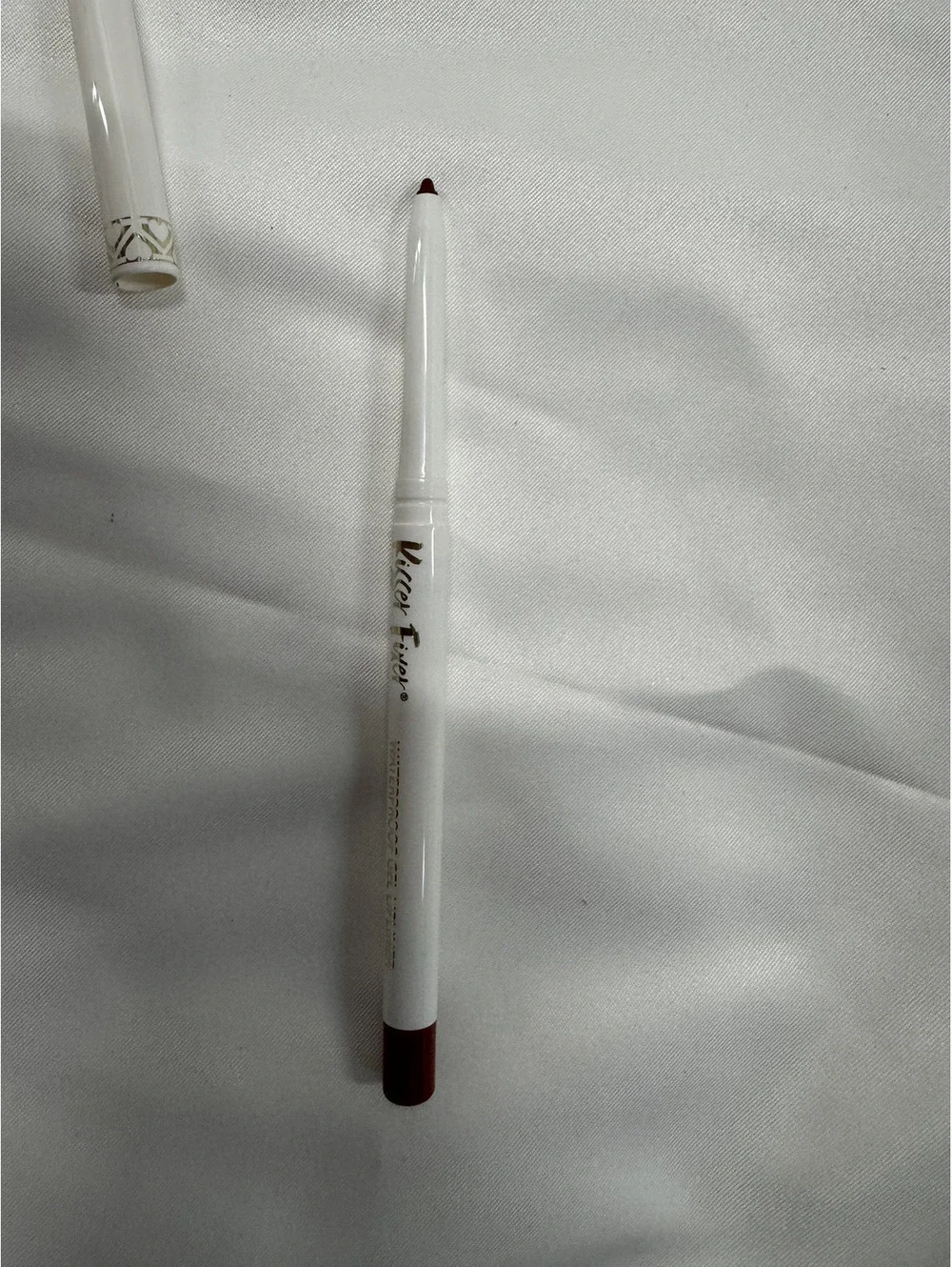 Belle Beauty Kisser Fixer Waterproof Gel Lip Liner in True Red
