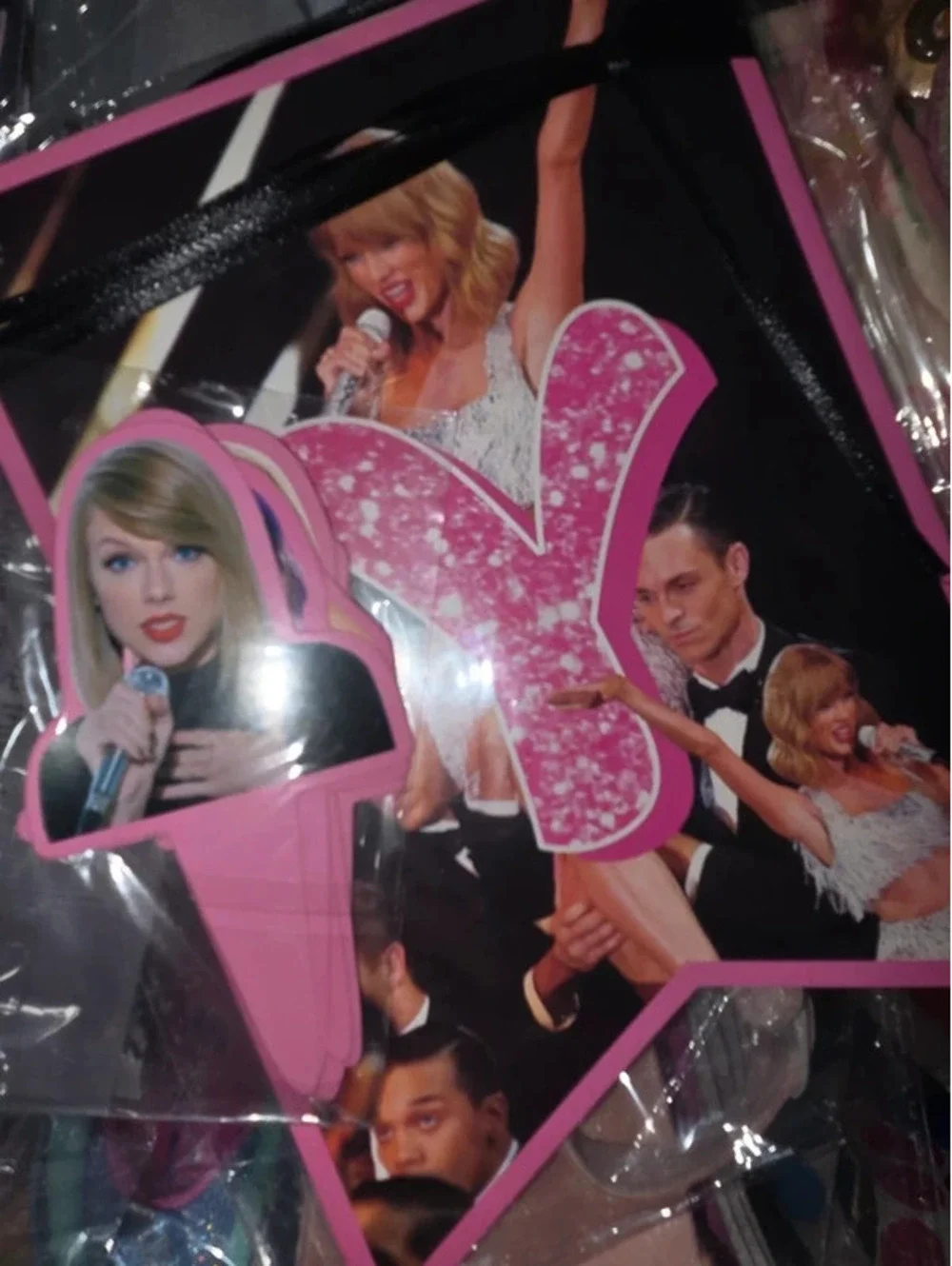 Taylor Swift backdrop cupcake