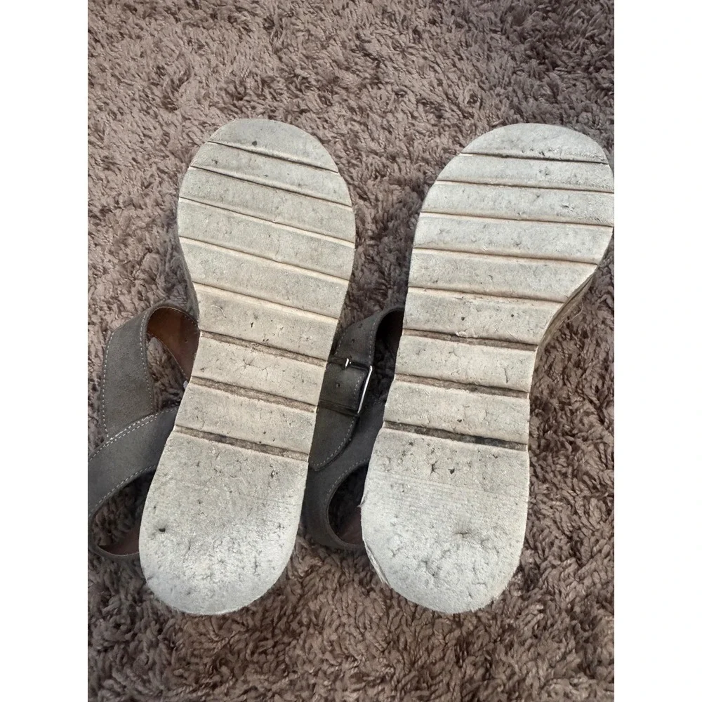 Universal Thread sandals size excellent