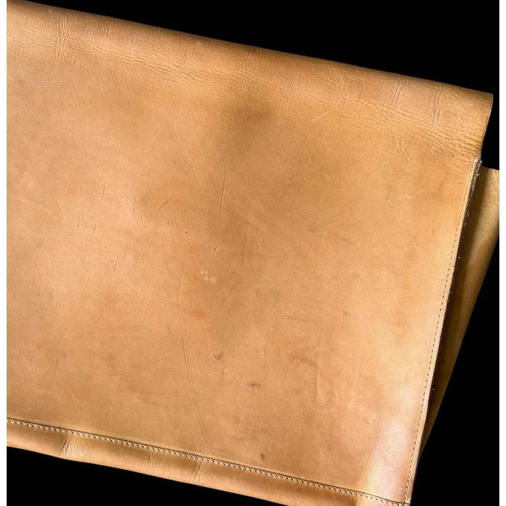 N/A tan clutch brown