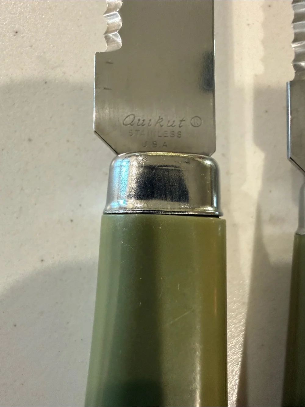 Quikut tabletop simple serrated