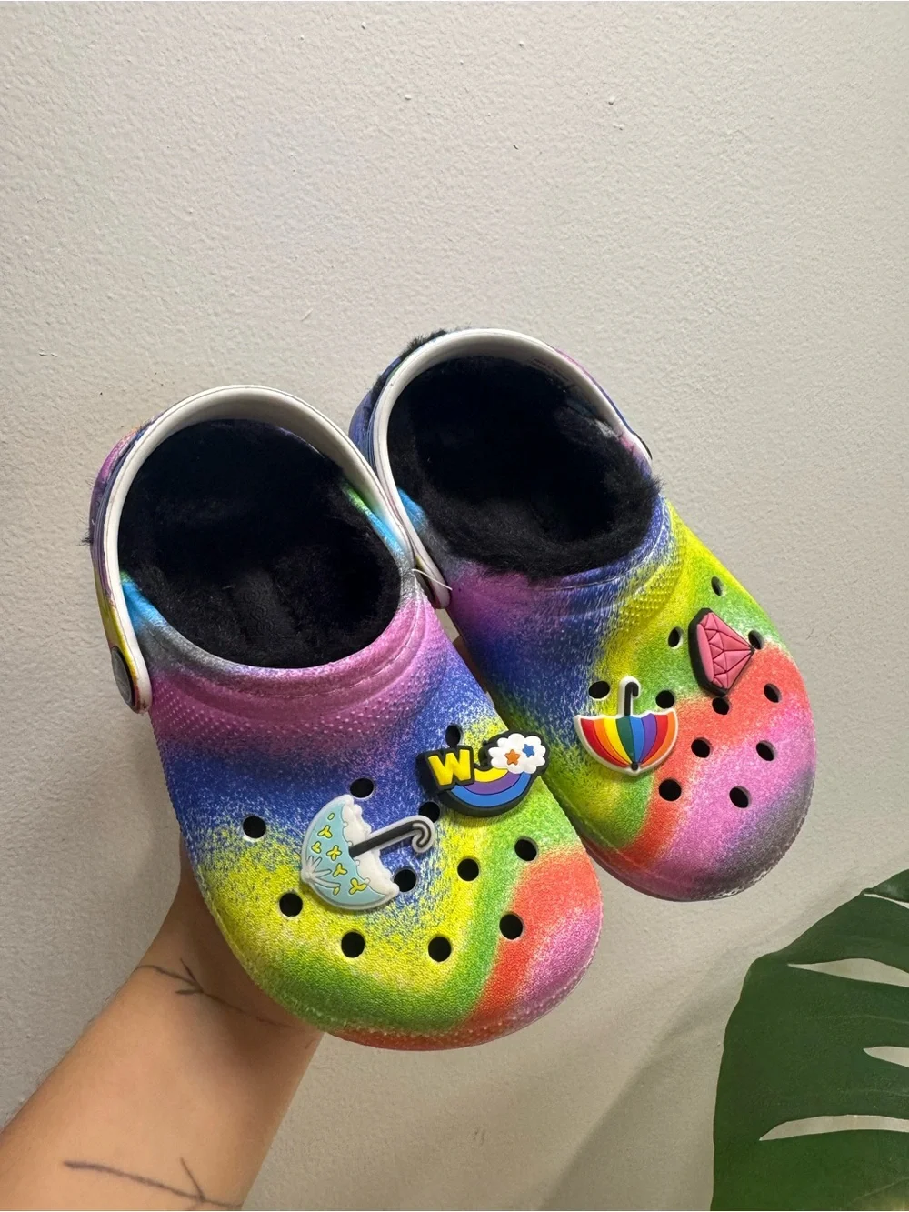 CROCS Kids Tie-Dye Rainbow Fuzzy Lined Clogs - Multicolor