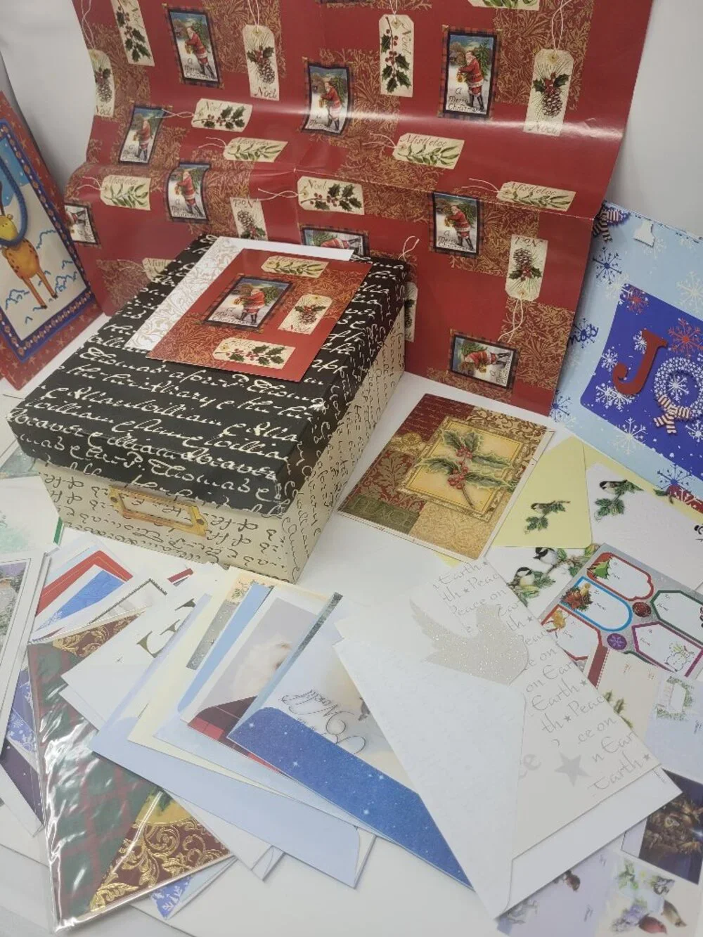 Deluxe Stationery Gift Box 6 Dividers 46 Greeting Cards Wrapping Paper 2 Bags