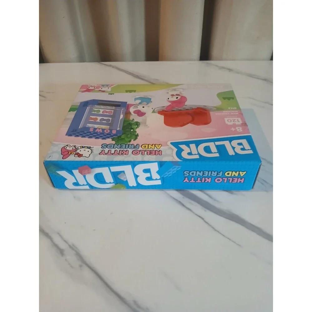 Hello Kitty and Friends Vending Machine Builder Set 120 pcs