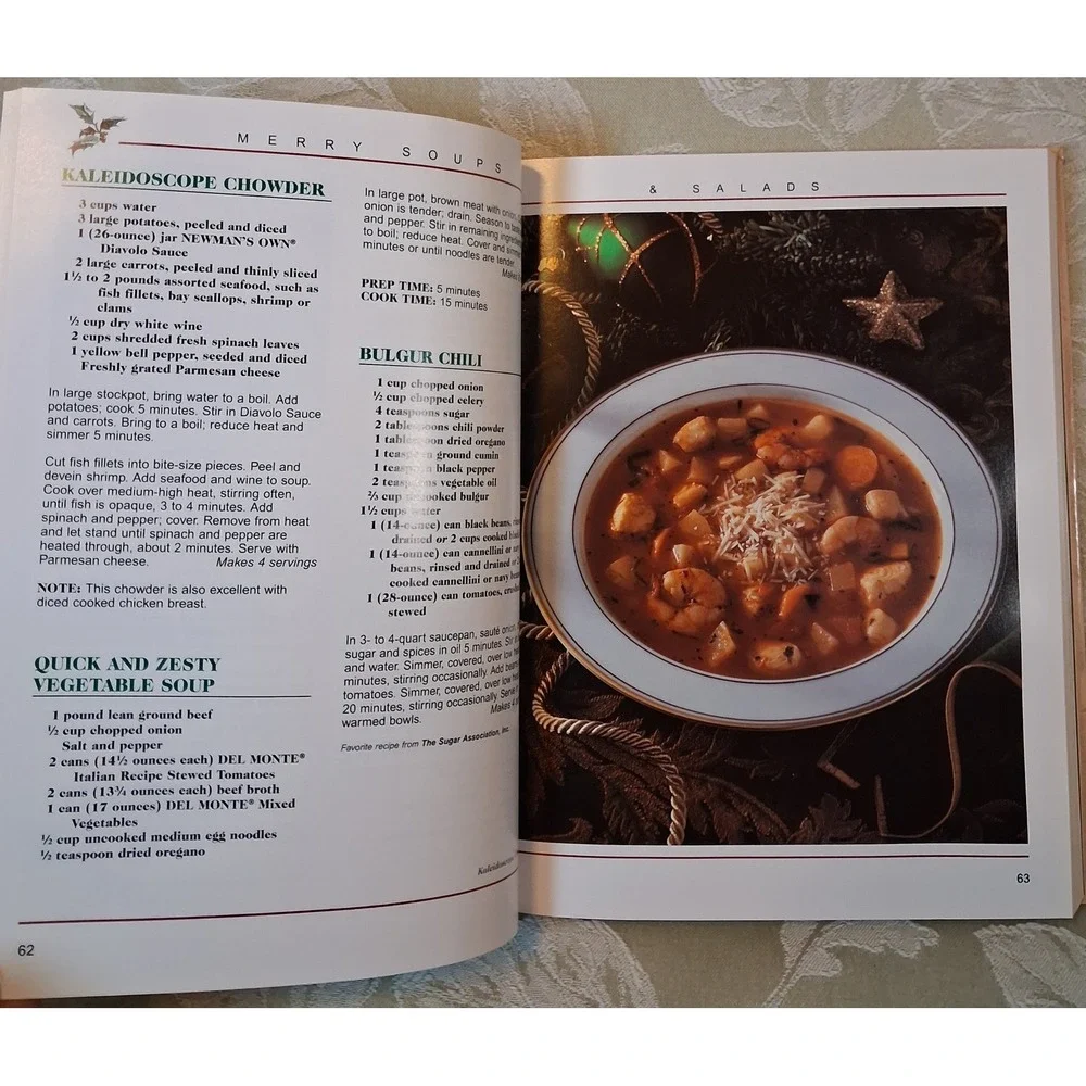 Treasury of Christmas Cookbook 500+ Holiday Recipes Hardcover 1997 Publications