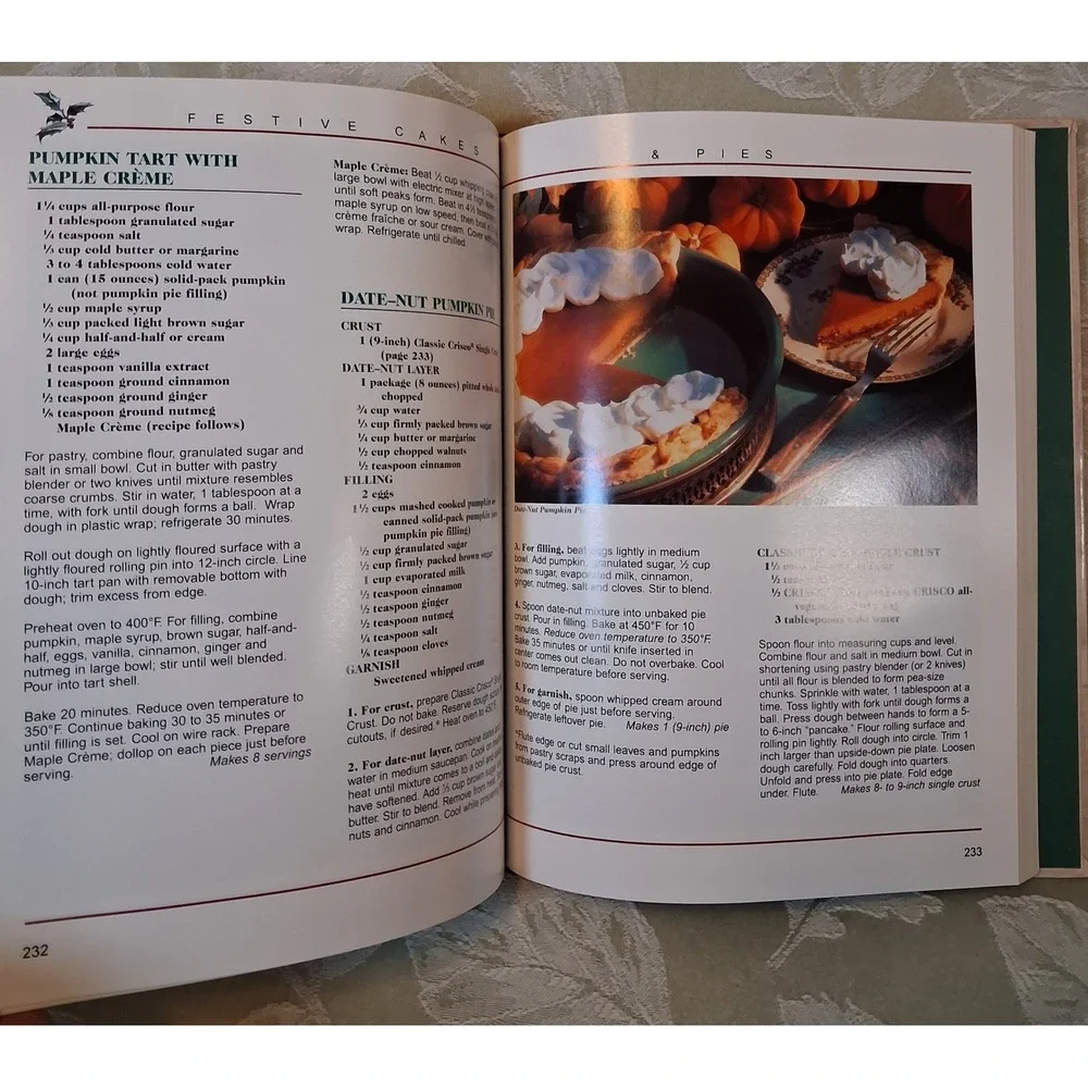 Treasury of Christmas Cookbook 500+ Holiday Recipes Hardcover 1997 Publications