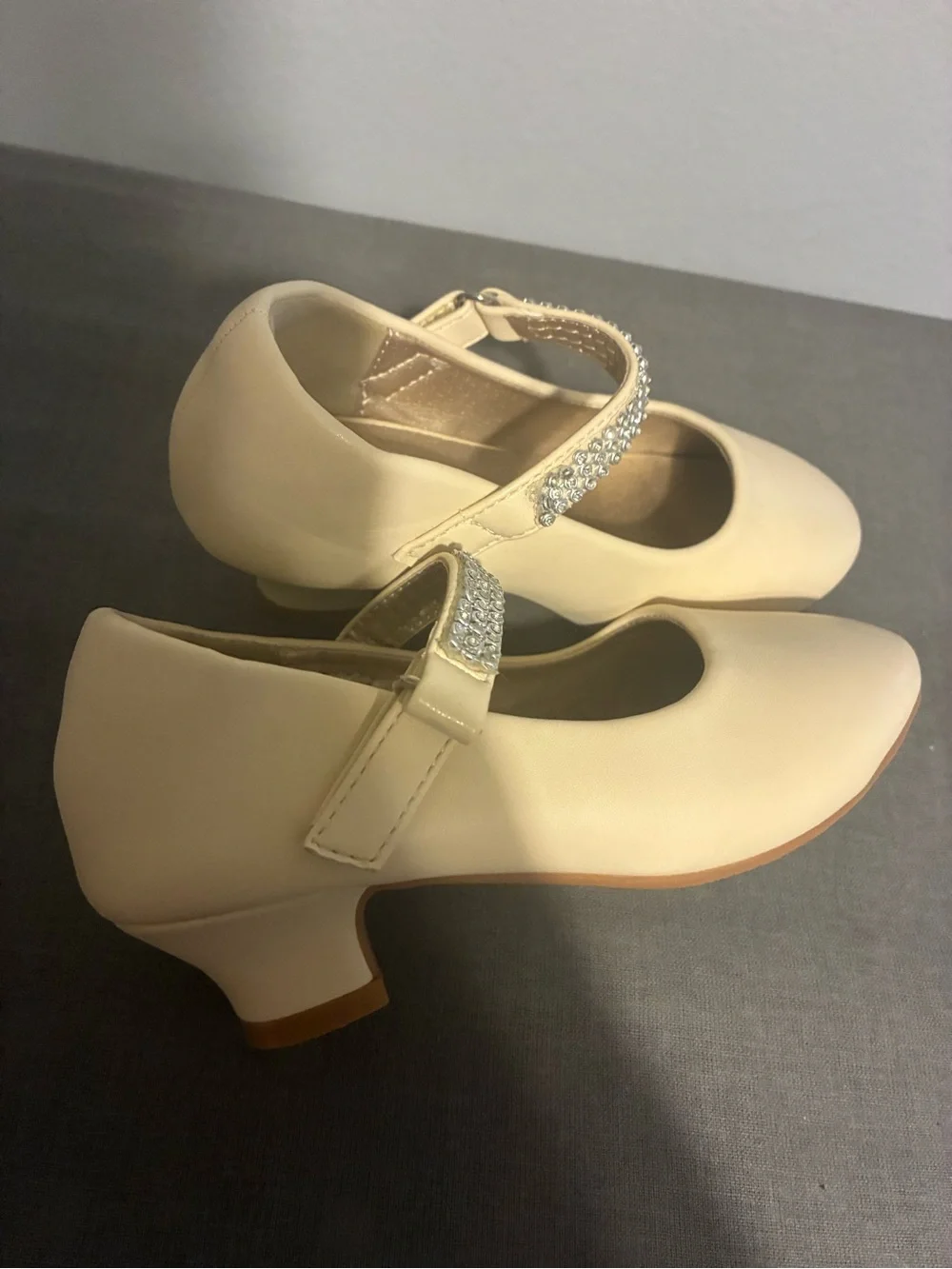 Girls Beige Mary Jane Dress Shoes with Rhinestone Strap size 10