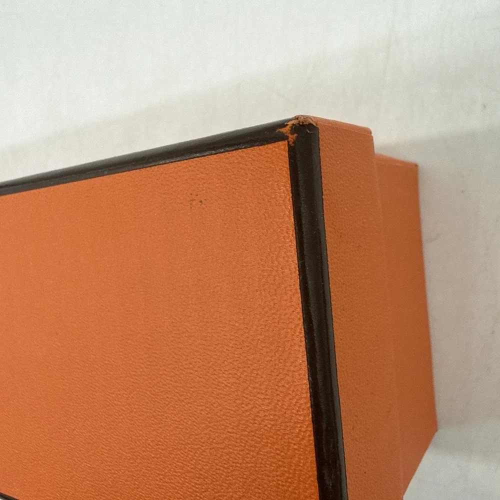 HERMÈS box only