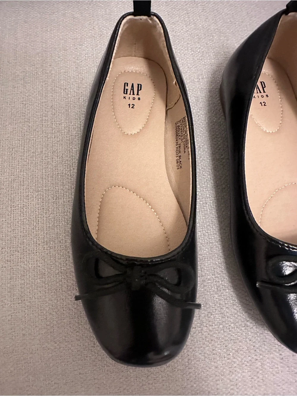 GAP Black Patent Girls' Ballet Flats with Bow - never worn!
