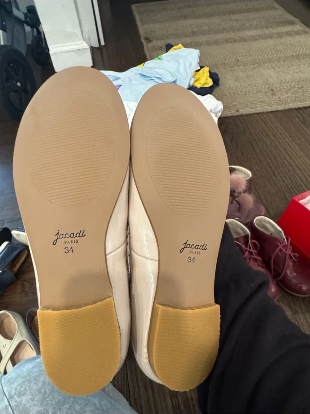 Jacadi Girls Patent Ballet Flats in Cream with White Scalloped Trim