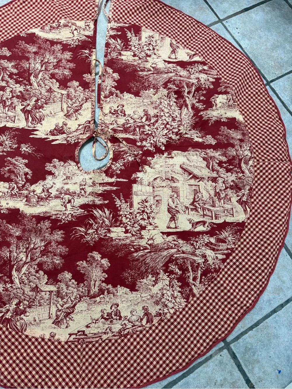 Unbrended unbranded red