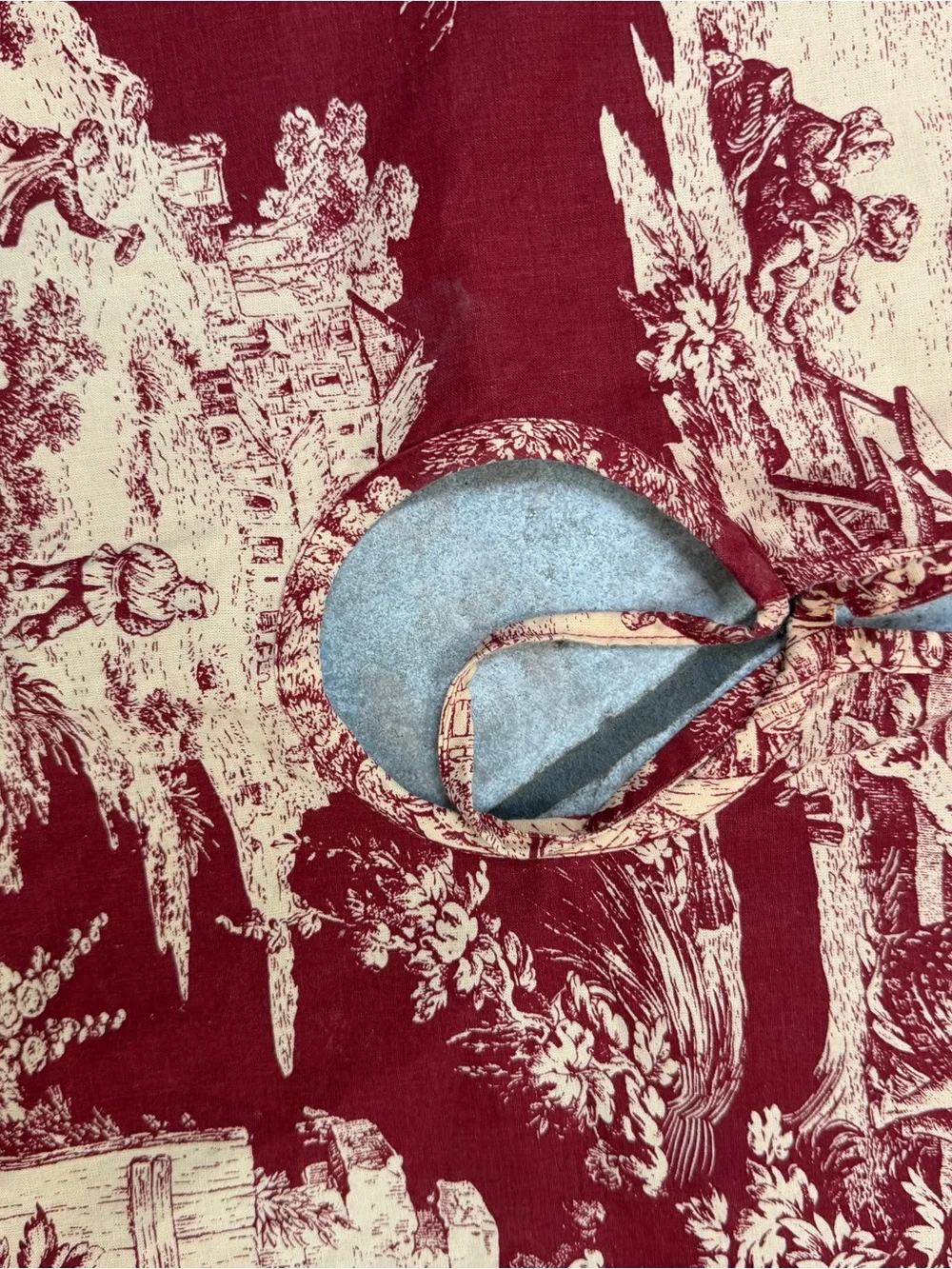 Unbrended unbranded red