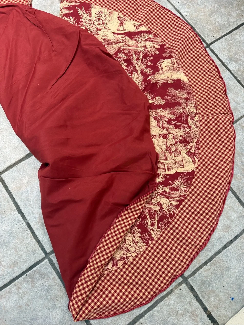 Unbrended unbranded red