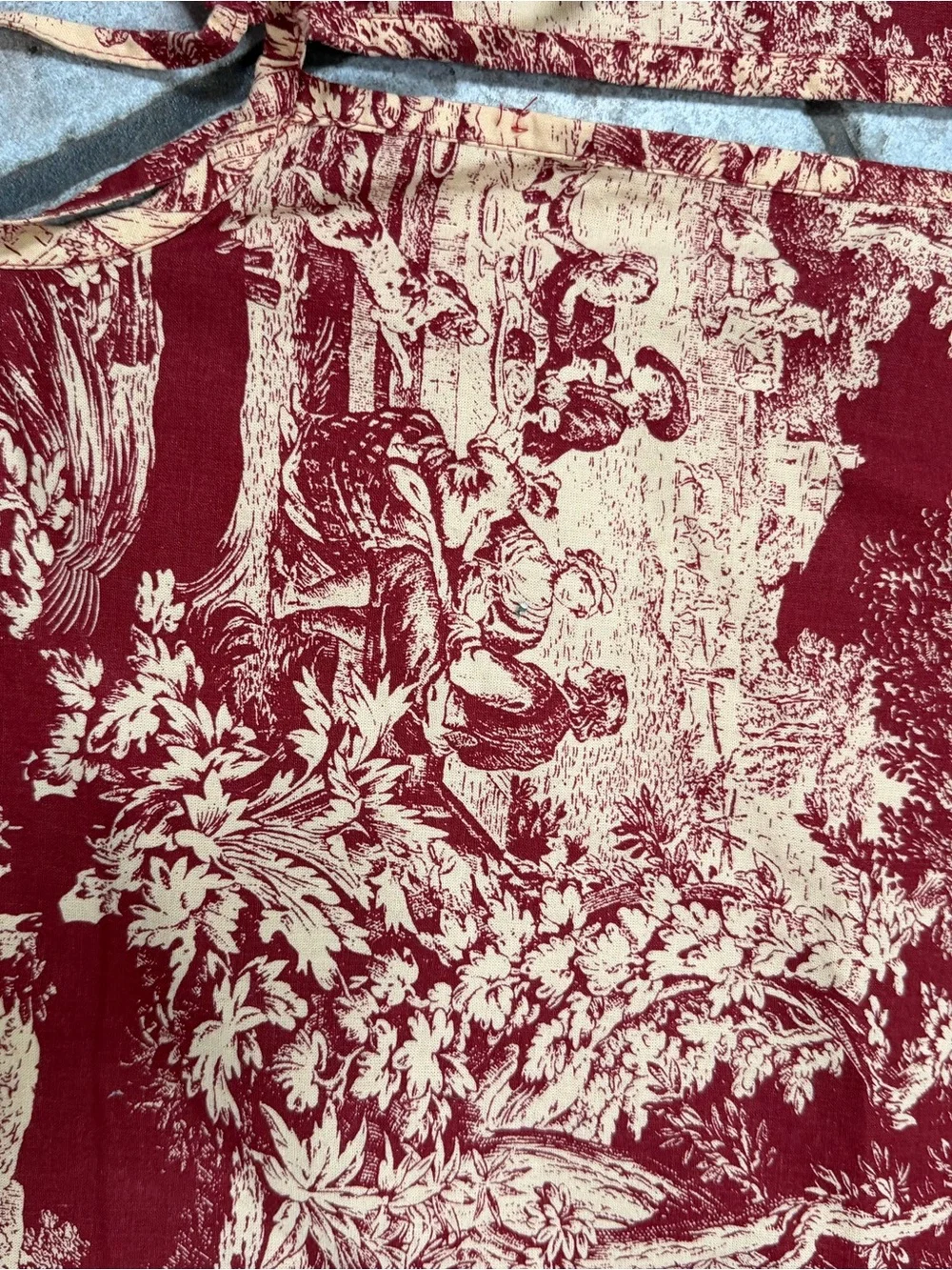 Unbrended unbranded red