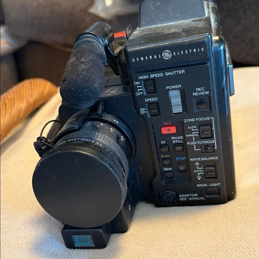 General Electric VHS HQ 9-9712 compact video recording system plus bag