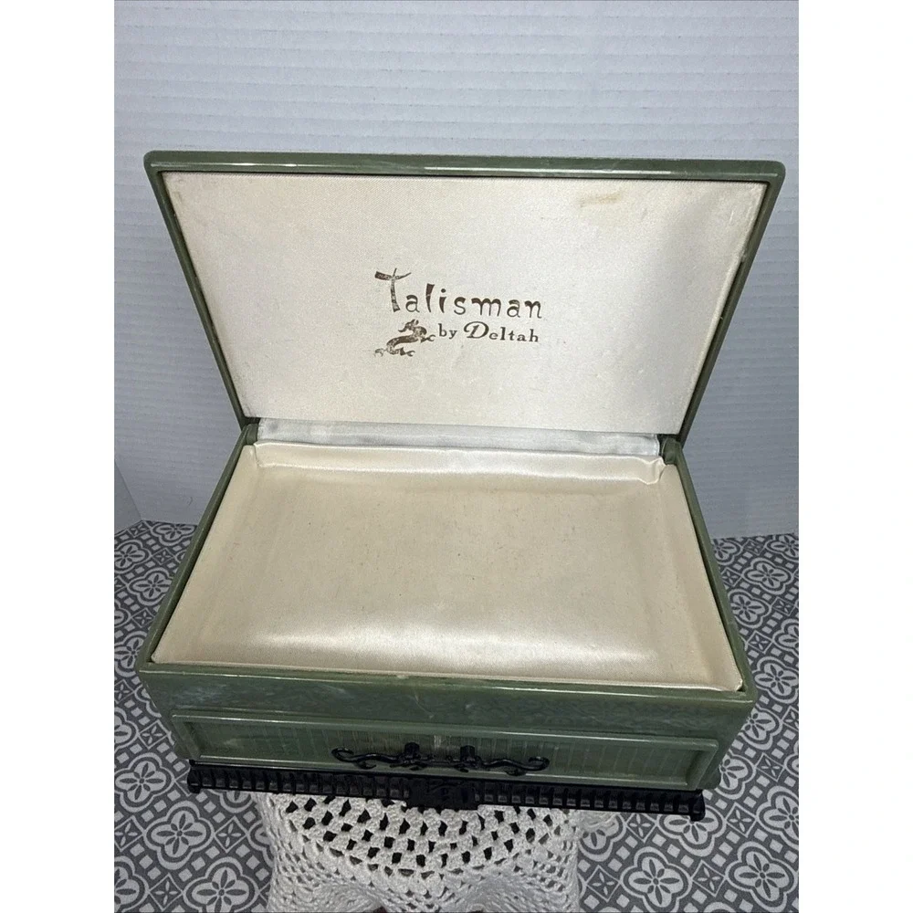 Deltah antique talisman