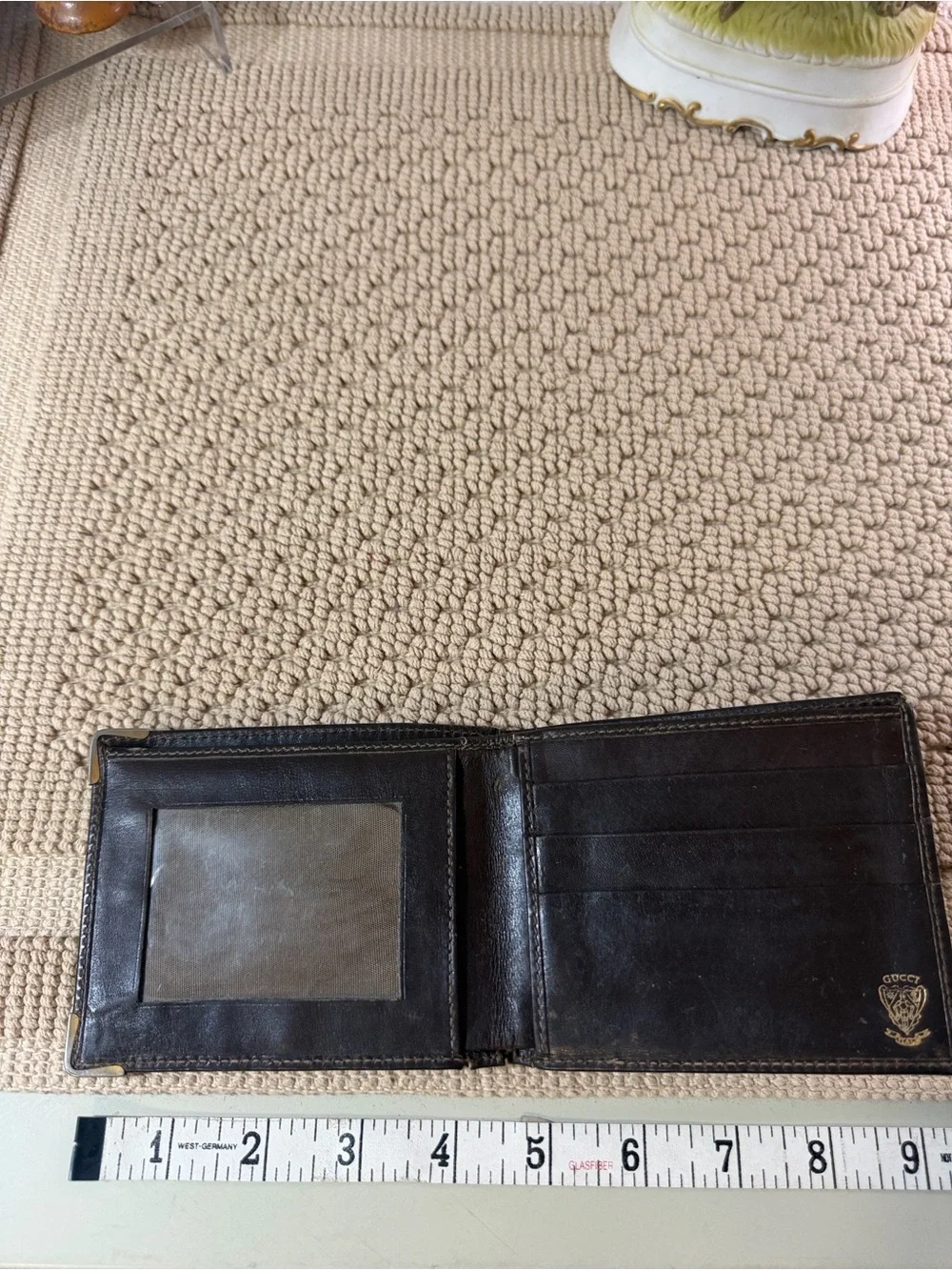 Authenticated Vintage Gucci Black Leather Bifold Wallet Crest Logo