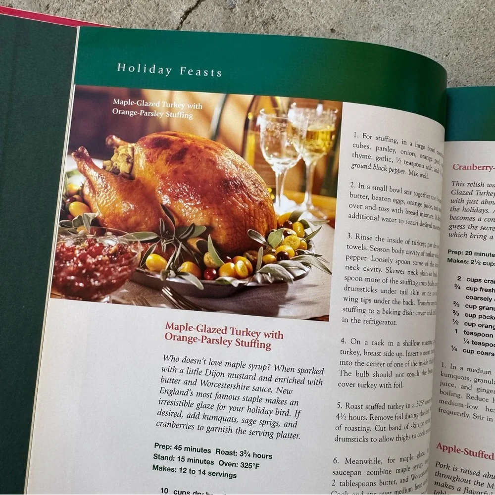 Better Homes and Gardens Christmas Cooking‎ Book - 2004