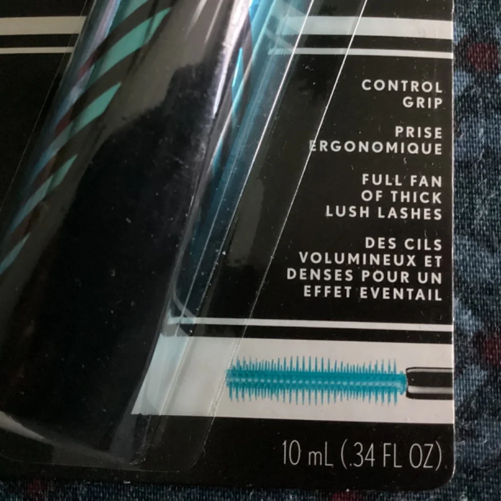 COVERGIRL peacock next
