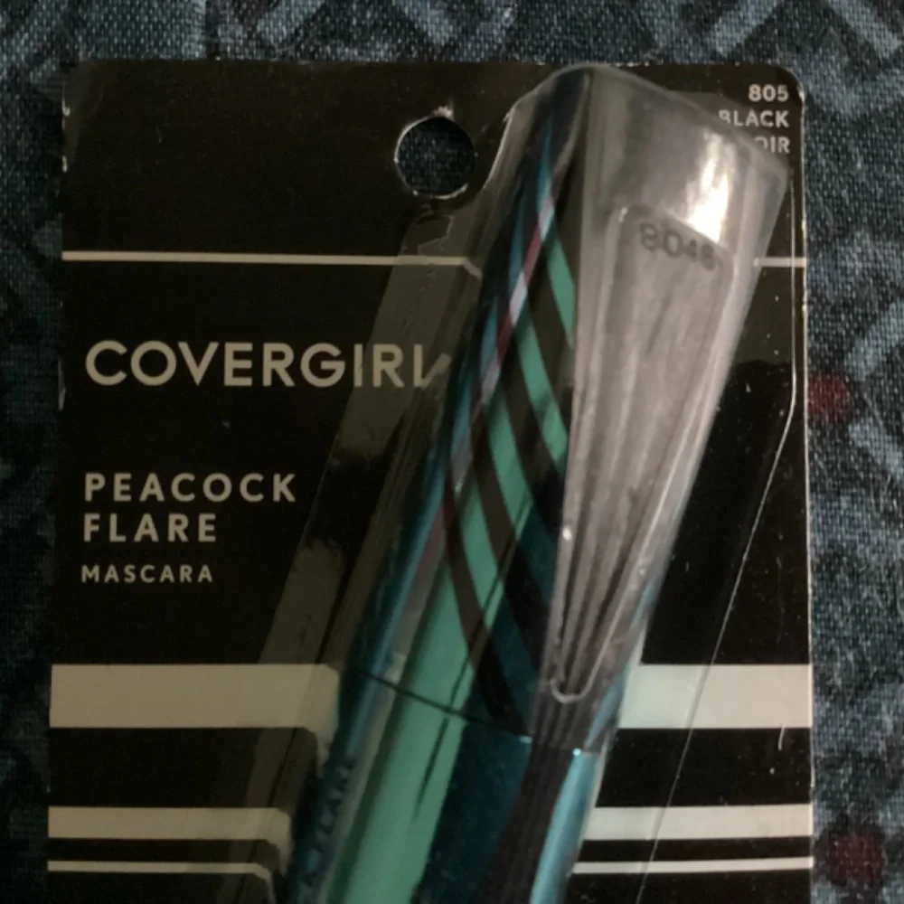 COVERGIRL peacock day