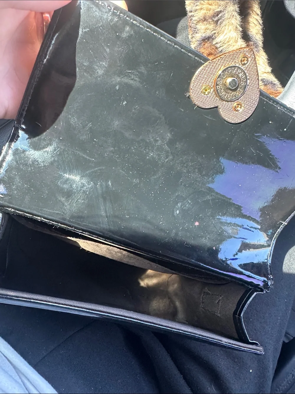 N/A clasp subtle heart