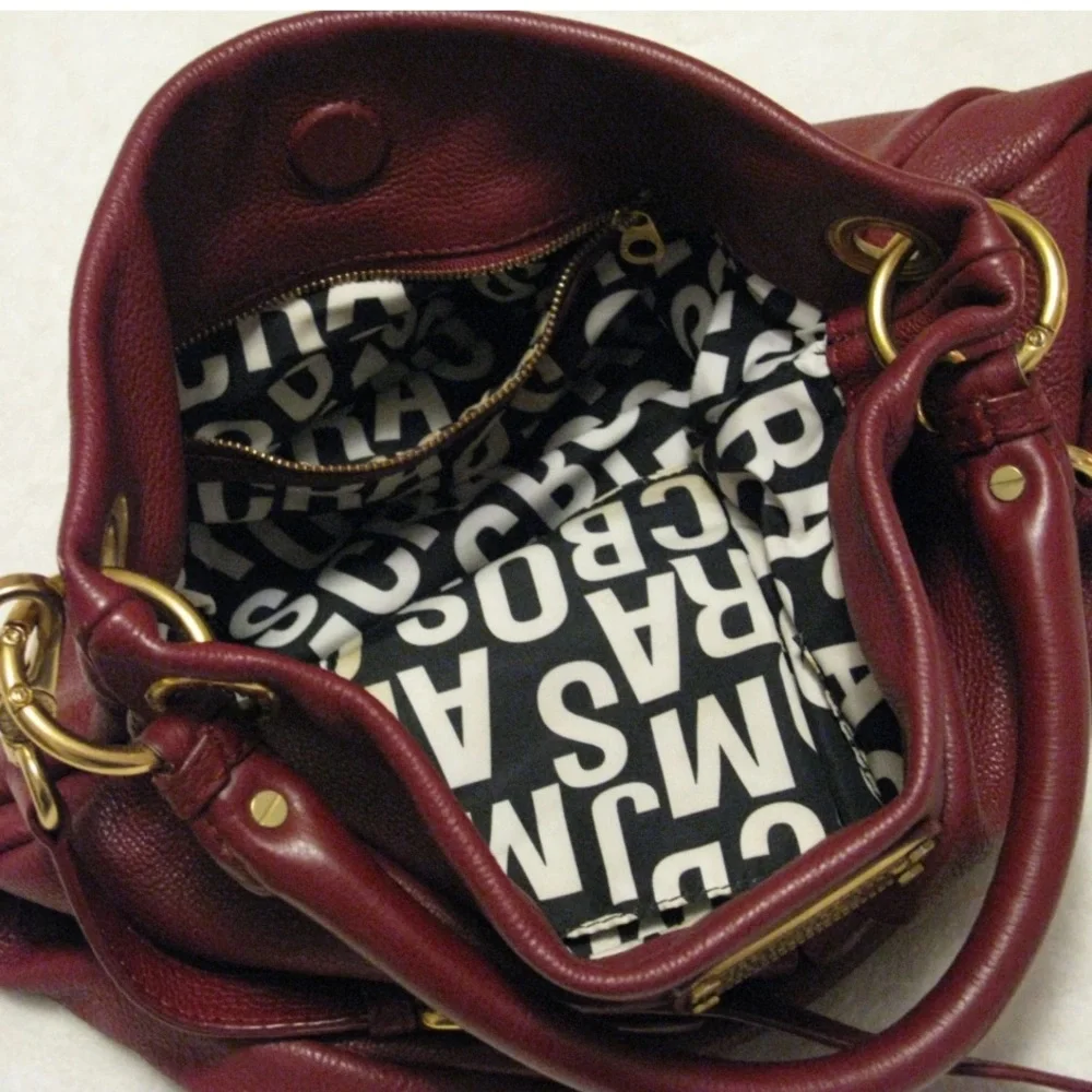 Marc Jacobs Classic Q Hilier Hobo Bag Bordeaux Burgundy Convertible Strap