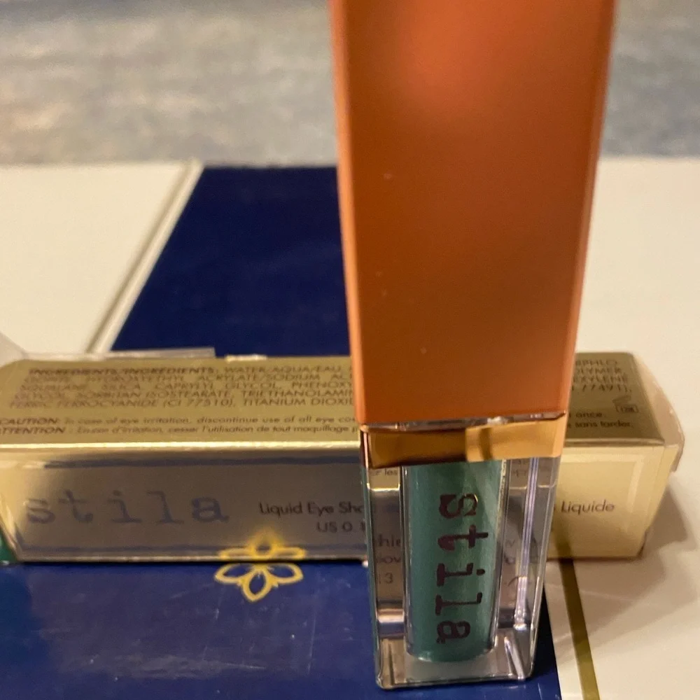 Stila Liquid Eye Shadow - Dynamic a shimmery Teal Green
