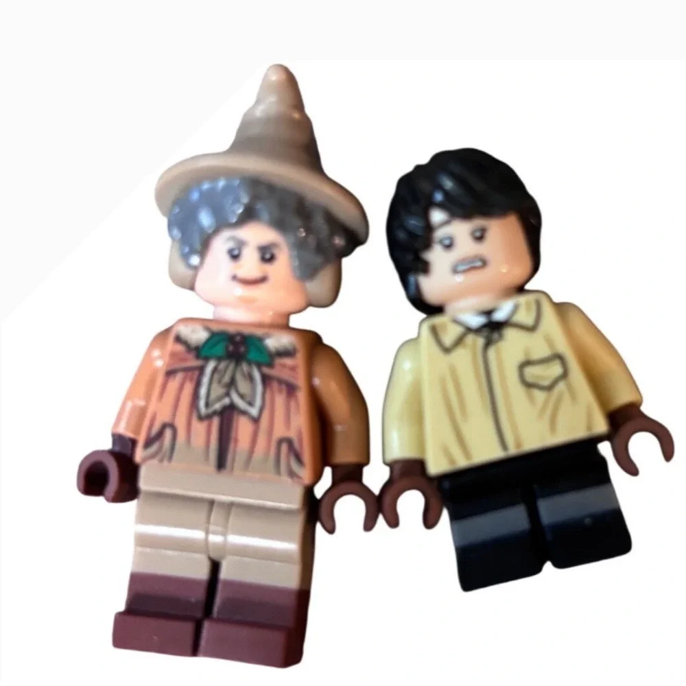 LEGO Harry Potter 76384 Herbology Class Kids One Size Tan Excellent Book Set
