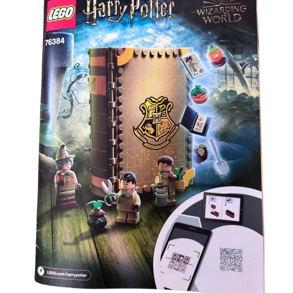 LEGO Harry Potter 76384 Herbology Class Kids One Size Tan Excellent Book Set