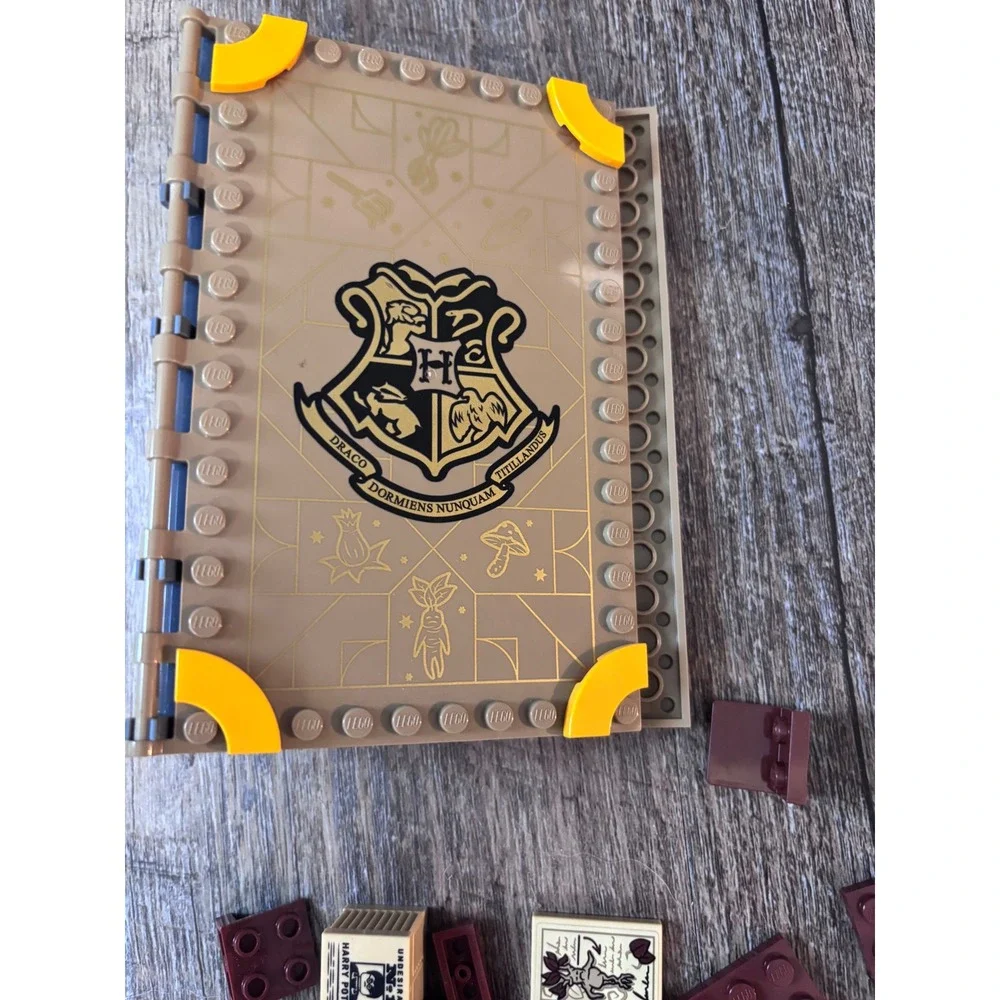 LEGO Harry Potter 76384 Herbology Class Kids One Size Tan Excellent Book Set