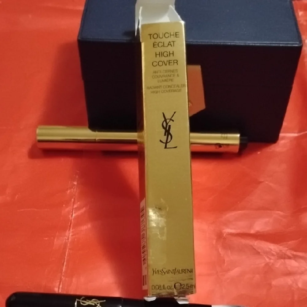 Yves Saint Laurent discover elegance