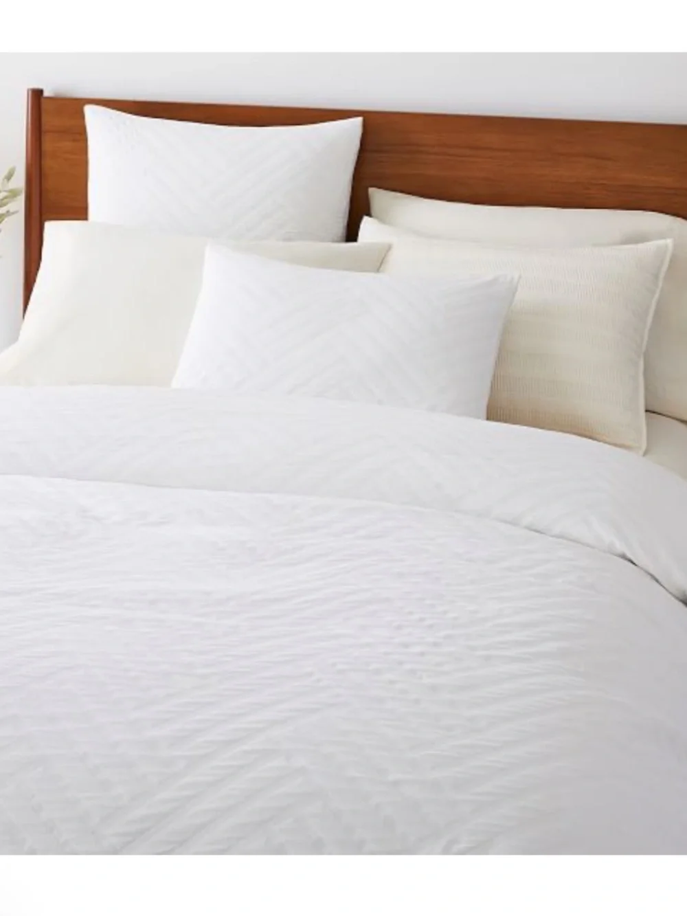 West Elm White Parquet Texture Duvet King and 3 euro pillows set!