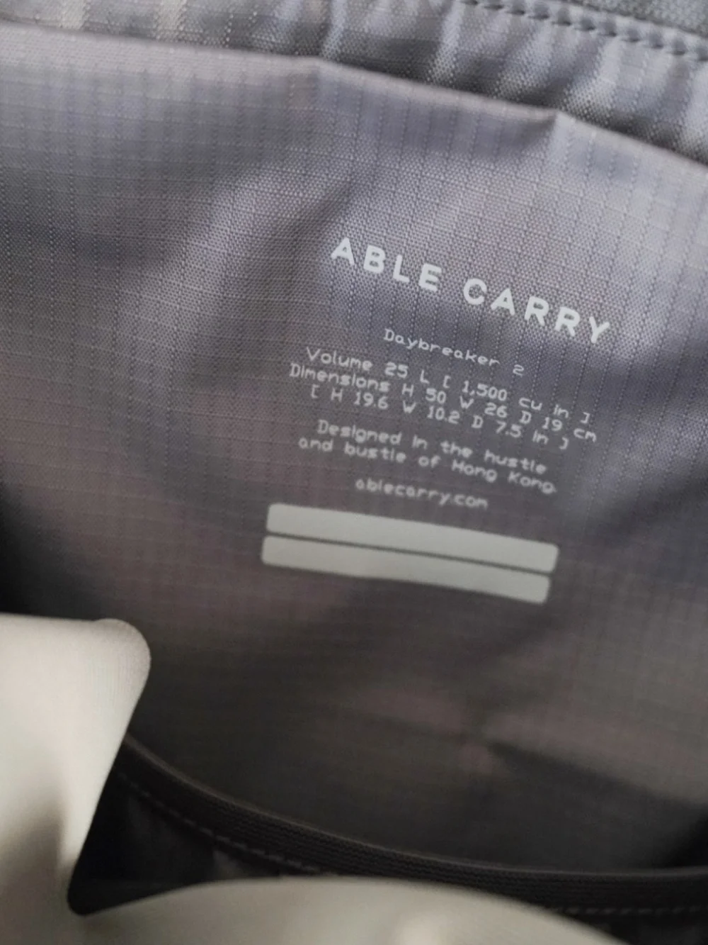Able carry sleek black