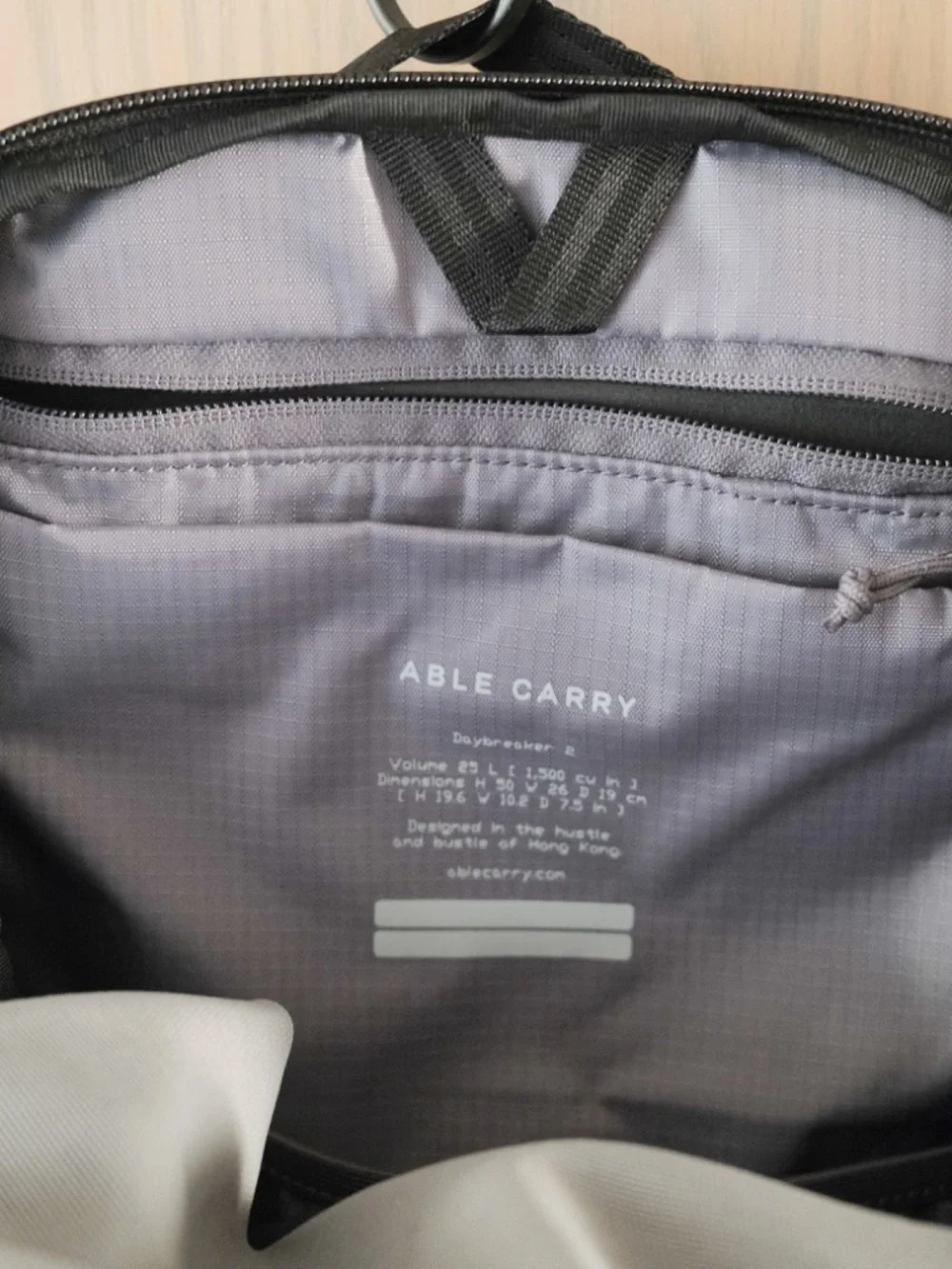 Able carry sleek black