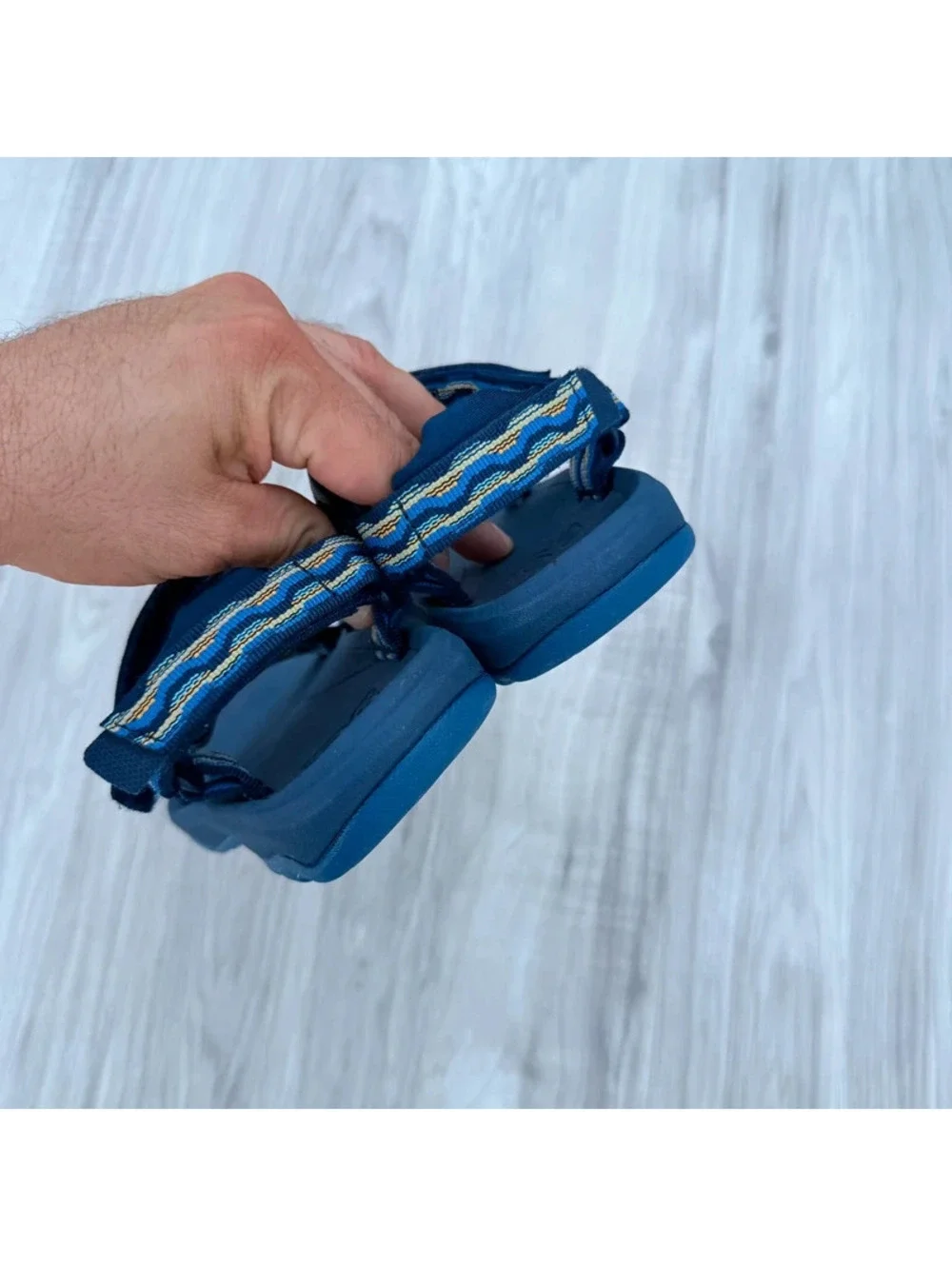 Teva size excellent