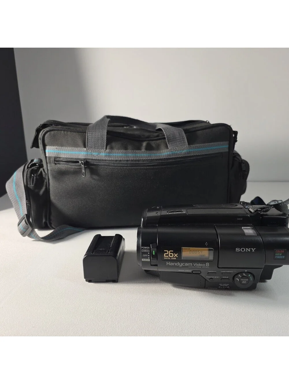Sony Handycam CCD-TR66 Video 8 Tested w/ Battery, AV Cords & Case