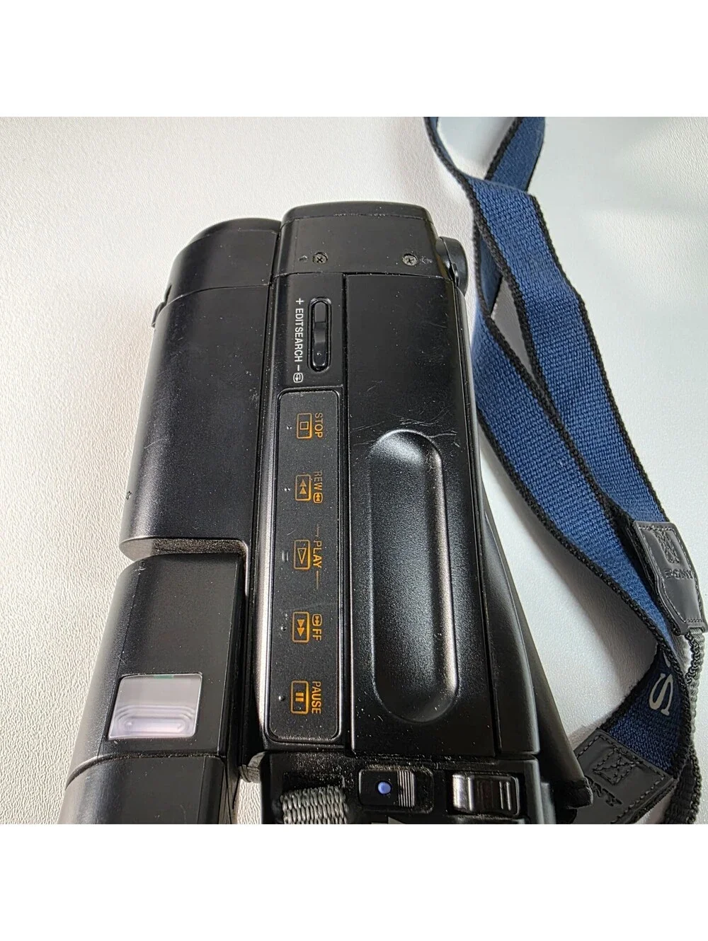 Sony Handycam CCD-TR66 Video 8 Tested w/ Battery, AV Cords & Case