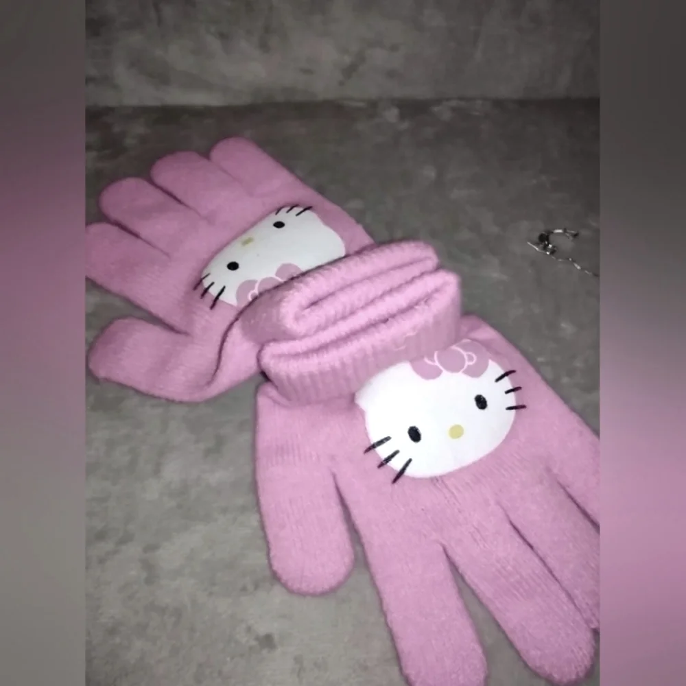 Hello Kitty Mittens