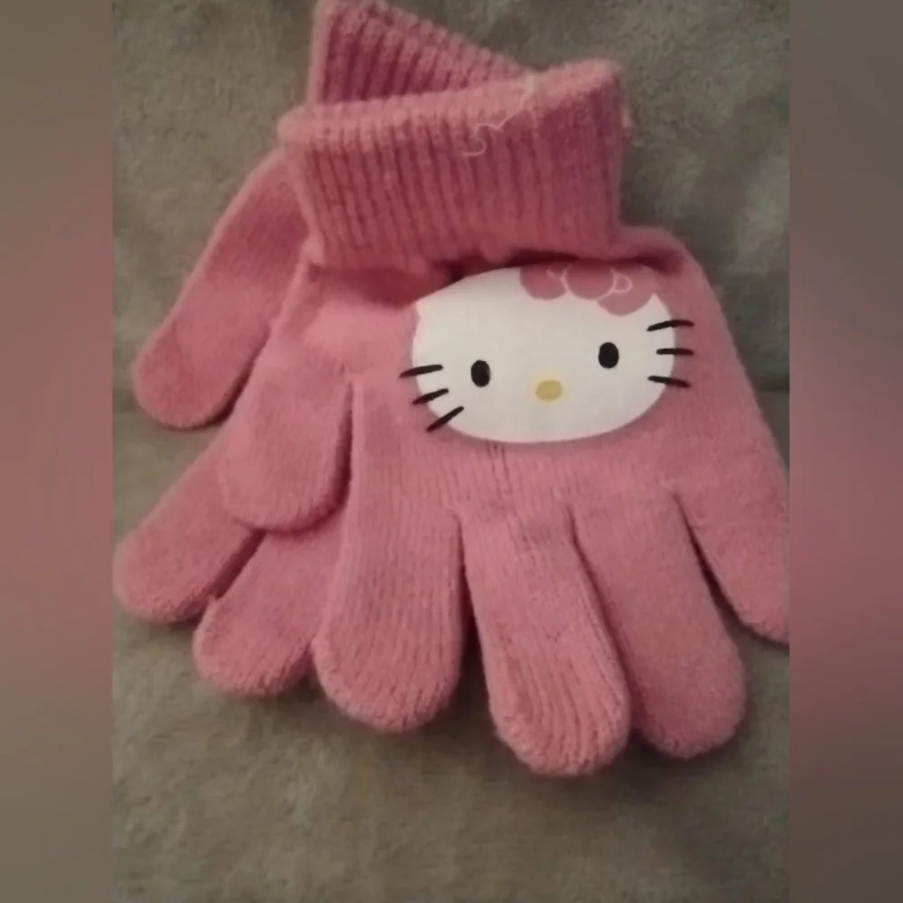 Hello Kitty Mittens