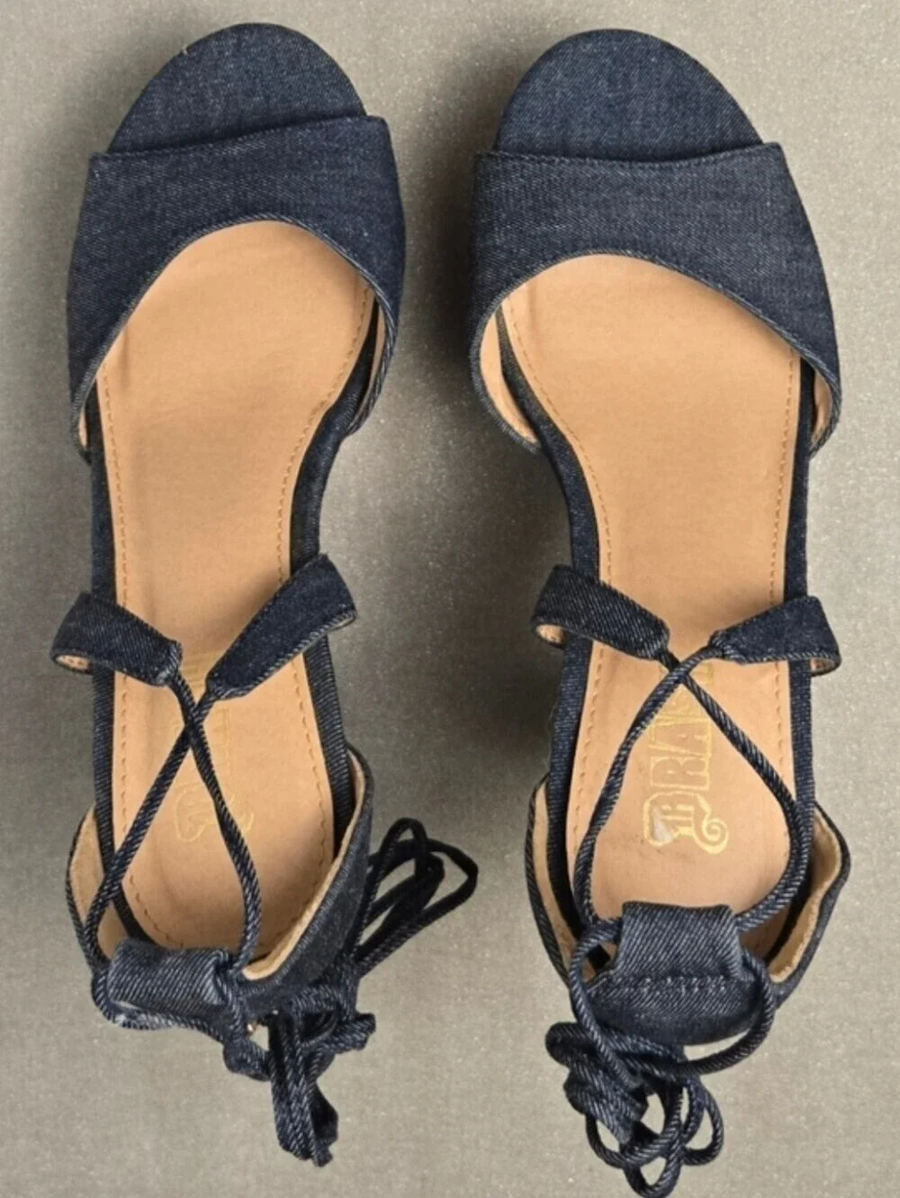 Brash lace up